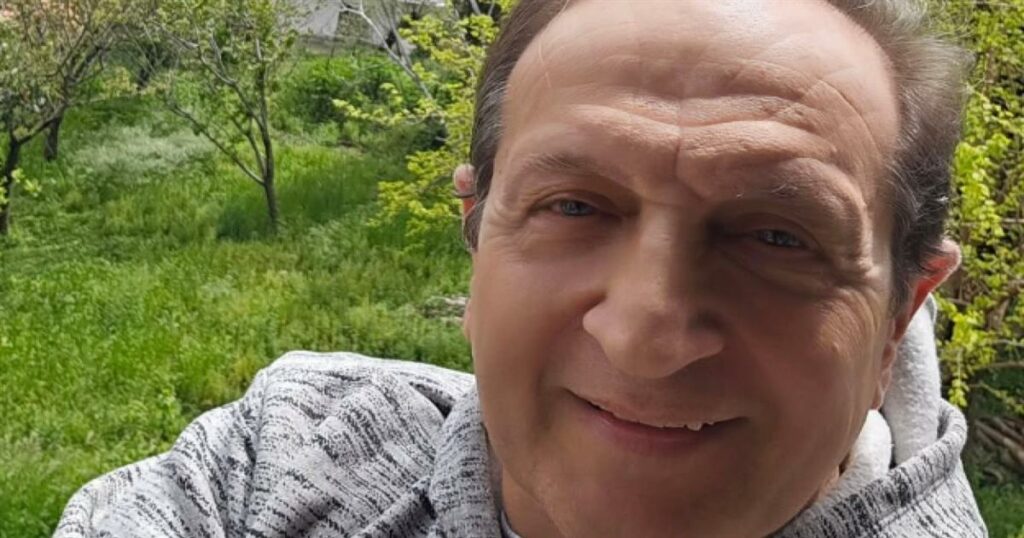 Σπύρος Μπιμπίλας: Οι φωτογραφίες με μαγιό από το Πήλιο – Οι δύο ηθοποιοί που βρέθηκαν μαζί του