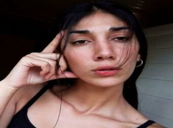 Με φουσκωμένη κοιλίτσα, πιο όμορφη από ποτέ: Η Παρασκευή Κερασιώτη ποζάρει με εντυπωσιακό μπικίνι με τον αγαπημένο της