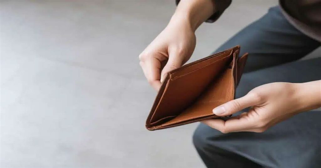 Τι χρώμα πρέπει να έχει το πορτοφόλι σας αν θέλετε να «τραβάτε» τα χρήματα σαν μαγνήτη – Τι είναι γρουσουζιά