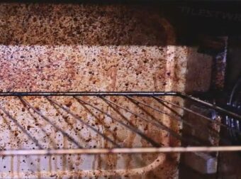 Η γιαγιά μου μου δίδαξε ένα απίστευτα εύκολο κόλπο για να κάνω τις σχάρες φούρνου να φαίνονται ολοκαίνουργιες με μηδενική προσπάθεια