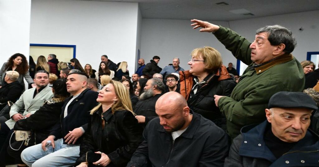 Ο Άρειος Πάγος μετά το χάος στη δίκη των Τεμπών: «Φαινόμενα “αγανακτισμένων”, εμποδίζουν την έναρξη, απειλούν ζωές δικαστών»