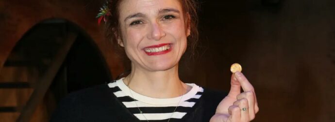 Είχε κρατήσει τα πάντα κρυφά: Γέννησε πασίγνωστη Ελληνίδα ηθοποιός και δεν το γνώριζε κανείς