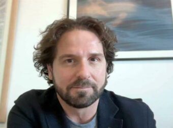 Ποιος είναι ο Νίκος Κοσματόπουλος που «πλακώθηκε» στον αέρα με τον Ευαγγελάτο;