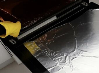 Πώς να καθαρίσετε τον φούρνο με αλουμινόχαρτο και να γίνει σαν την ημέρα που τον αγοpάσετε