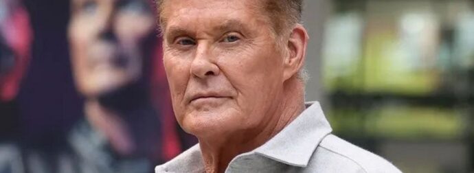 Ντέιβιντ Χάσελχοφ: Σπάνια έξοδος με βοήθημα βάδισης -Τι συμβαίνει με την υγεία του