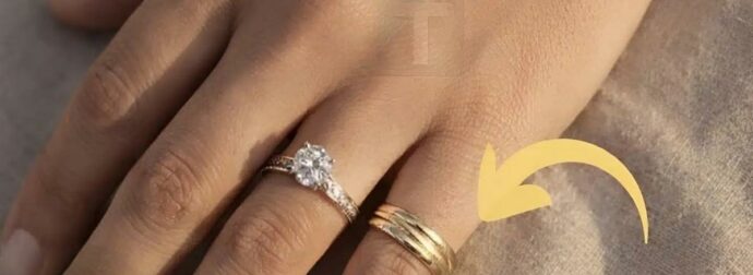 Τι σημαίνει όταν μια γυναίκα φορά δαχτυλίδι στο μικρό δάχτυλο;
