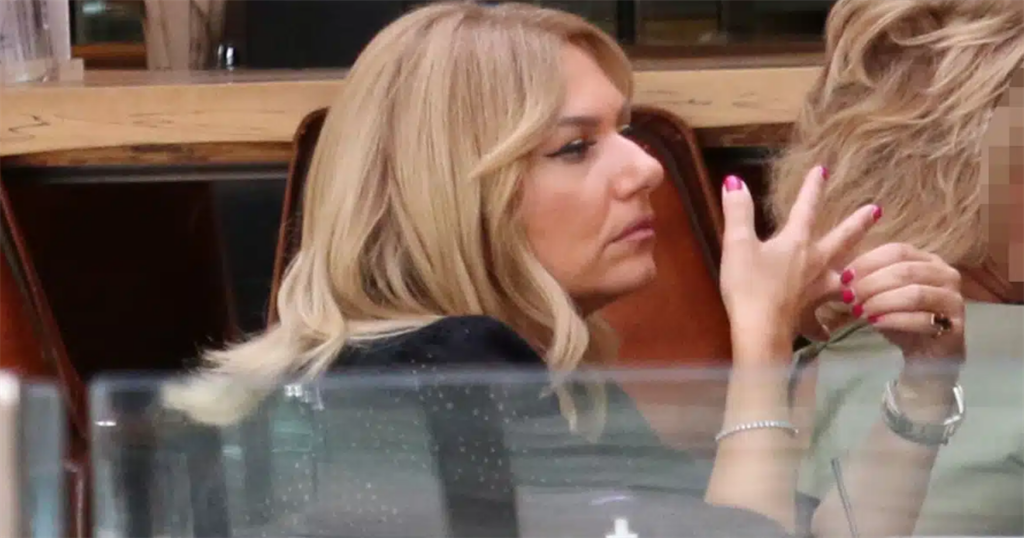 Μόλις μαθεύτηκε – Ράκος η Μεσσαροπούλου έξω από την ΜΕΘ που νοσηλεύεται ο Μυλωνάκης – Οι κινήσεις της