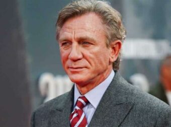 Ντάνιελ Κρεγκ: Στην περιφορά του Επιταφίου στον Άγιο Κωνσταντίνο της Γλυφάδας