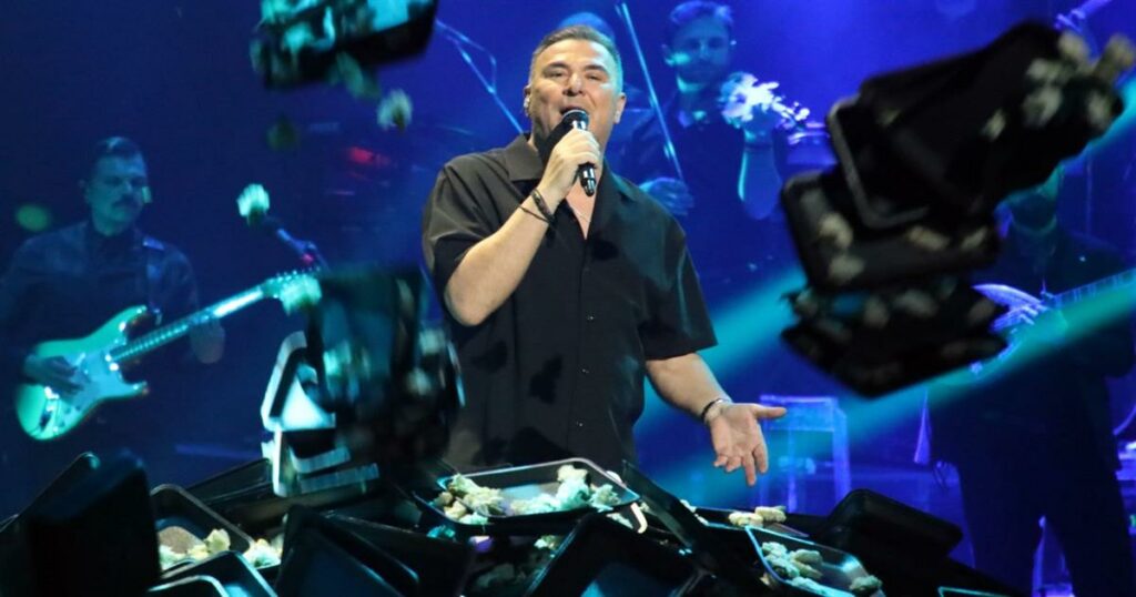 Αντώνης Ρέμος: Τέλος εποχής – Η ανακοίνωση που αιφνιδίασε για τις νυχτερινές του εμφανίσεις