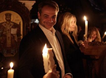 Κυριάκος Μητσοτάκης: Η φωτογραφία με τη Μαρέβα από τα Χανιά και το μήνυμα για την Ανάσταση