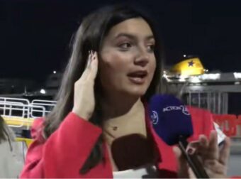 Βρήκαμε την πιο επίμονη δημοσιογράφο τηλεόρασης που κάνει γκάλοπ για το Πάσχα στο λιμάνι του Πειραιά