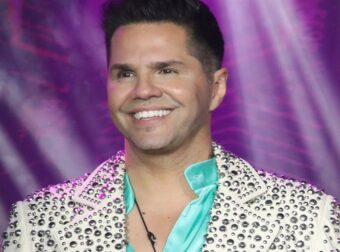 Γιώργος Τσαλίκης: Τραγουδά για πρώτη φορά με τον άγνωστο αδερφό του – Ποιος είναι (Βίντεο)