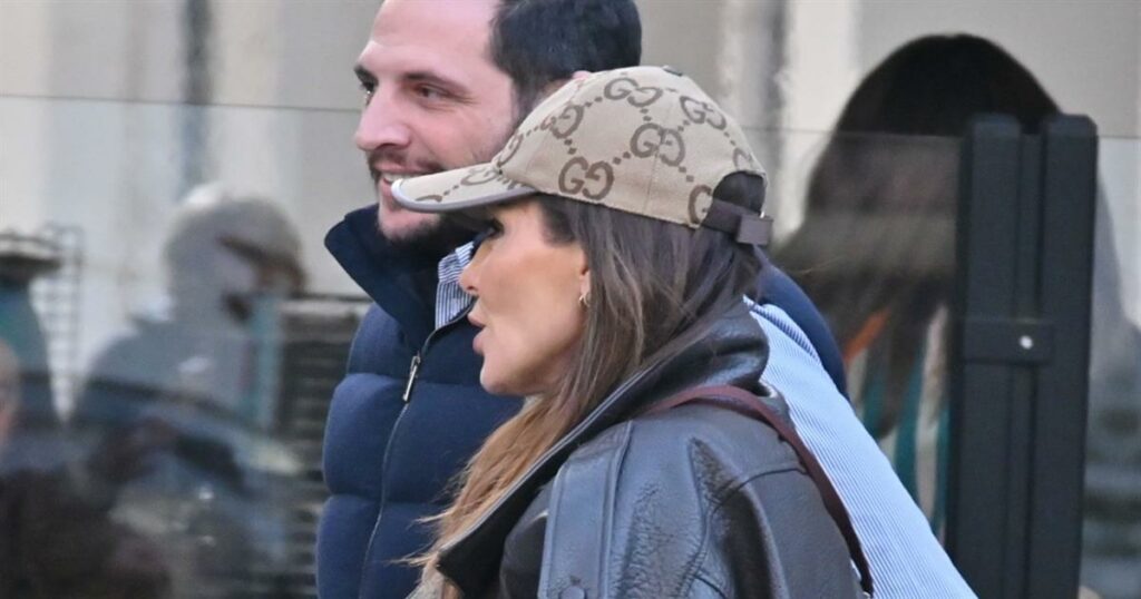 Δέσποινα Βανδή: Ποιος είναι ο άντρας με τον οποίο την απαθανάτισε ο φωτογραφικός φακός στο κέντρο της Αθήνας;