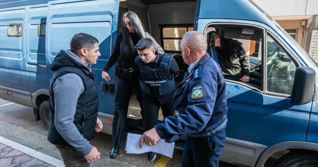 Μουρτζούκου: Στην ανακρίτρια Αμαλιάδας αυτή την στιγμή – Η μόνη λέξη που ψέλλισε στις κάμερες με θάρρος (Βίντεο)