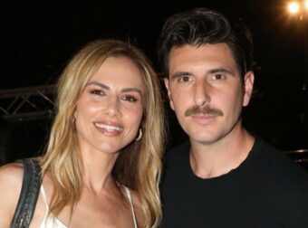 Ερωτευμένοι στη Μύκονο: Δείτε το πρώτο φιλί της Ντορέττας Παπαδημητρίου με τον Γιώργο Γεροντιδάκη