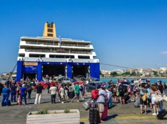 Αγίου Πνεύματος: Η μεγάλη φυγή των εκδρομέων – Αυξημένη κινητικότητα σε λιμάνια και εθνικές οδούς