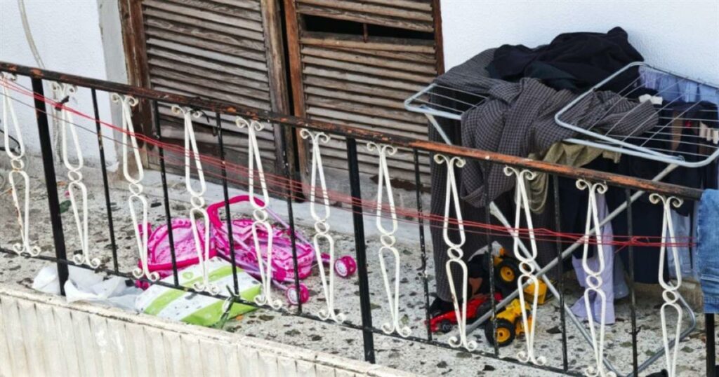 Σοκ στους Αγίους Αναργύρους: Τα τρία παιδιά βρέθηκαν υποσιτισμένα σε άθλιες συνθήκες
