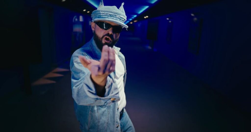 Ο Akylas στο video clip για το νέο τραγούδι του με τίτλο «Parto»