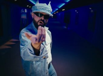 Ο Akylas στο video clip για το νέο τραγούδι του με τίτλο «Parto»