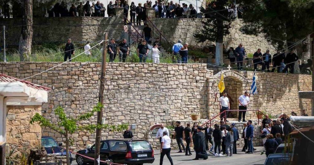 Κρήτη: Συγκλονίζουν οι εικόνες από την κηδεία του 21χρονου – «Όχι μαύρα για τον άγγελό μας»###