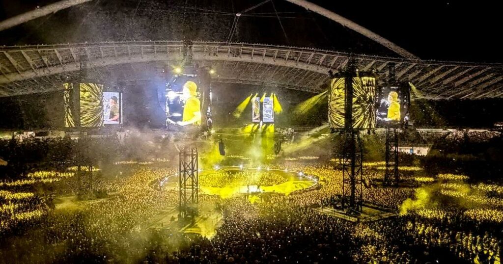 Οι Metallica ενθουσίασαν όταν έπαιξαν από Τρύπες το «Δεν χωράς πουθενά» (Βίντεο)