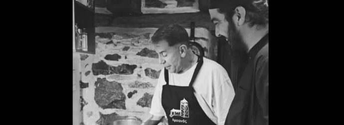Δείτε τον Γιώργο Μαζωνάκη στο Άγιον Όρος να μαγειρεύει