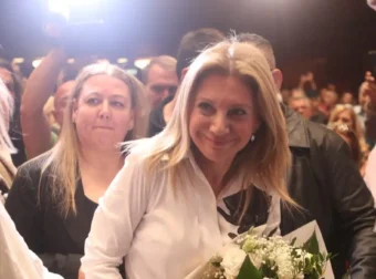 «Ελπίδα για τη Δημοκρατία»: «Η πρώτη Χάρτα ήταν του Ρήγα, η δεύτερη της Μαρίας Καρυστιανού» – Θερμό κλίμα στο Ολύμπιον για το νέο κόμμα