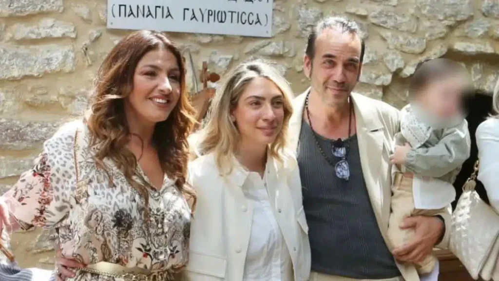 Πάνος Μουζουράκης & Μαριλού Κόζαρη: Βάφτισαν τον γιο τους με νονά την Έλενα Παπαρίζου