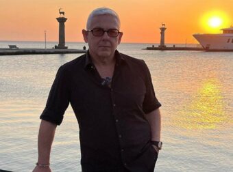 “Χωρις ηθική και χωρίς ενσυναίσθηση” – Άγριο κράξιμο Τάσου Δούση για γάμο Οικονομάκου – Τσερέλα