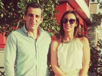 «Βοήθεια, η μαμά είναι ματωμένη»: Με τρεις μαχαιριές σκότωσε την 40χρονη γυναίκα του ο Αστυνομικός (video)