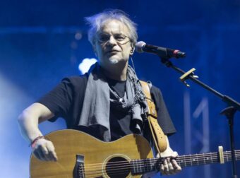 Μίλτος Πασχαλίδης: «Δεν χρειάζεται να λέμε στα κορίτσια “πρόσεχε πού πας”, πείτε στα αγόρια σας να μην είναι μ@@@@@ς»