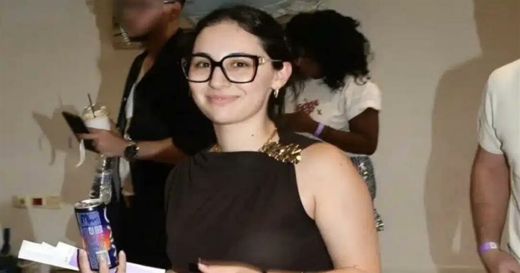 Yπέροχη η Κλαυδία στα Mad VMA 2026 – H απλή και όμορφη εμφάνιση της μαζί με τον σύντροφό της στα παρασκήνια