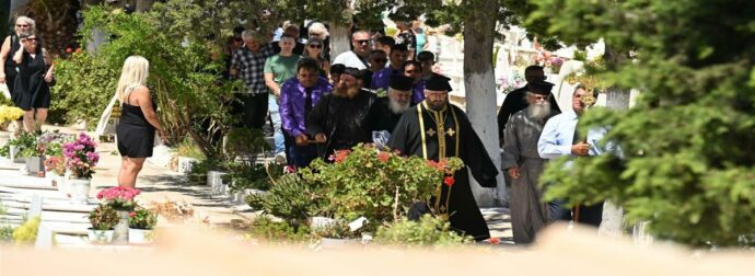 ΣΟΚ ΤΩΡΑ ΣΤΗΝ ΚΗΔΕΙΑ ΤΗΣ 41ΧΡΟΝΗΣ ΣΤΗΝ ΣΥΡΟ – ΔΕΝ ΤΟ ΧΩΡΑΕΙ Ο ΝΟΥΣ ΑΥΤΟ ΠΟΥ ΣΥΝΕΒΗ ΕΞΩ ΑΠΟ ΤΟ ΝΕΚΡΟΤΑΦΕΙΟ