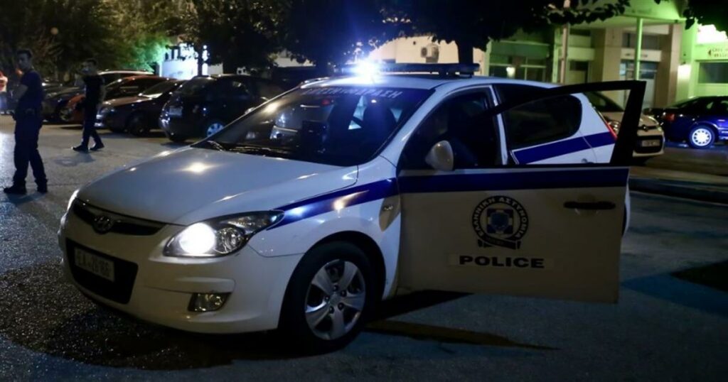 Άγριο επεισόδιο με τον πρώην της: Οι φωνές που ξεσήκωσαν τη γειτονιά και τα πεταμένα ρούχα απ’ το μπαλκόνι – Τι αναφέρει μάρτυρας