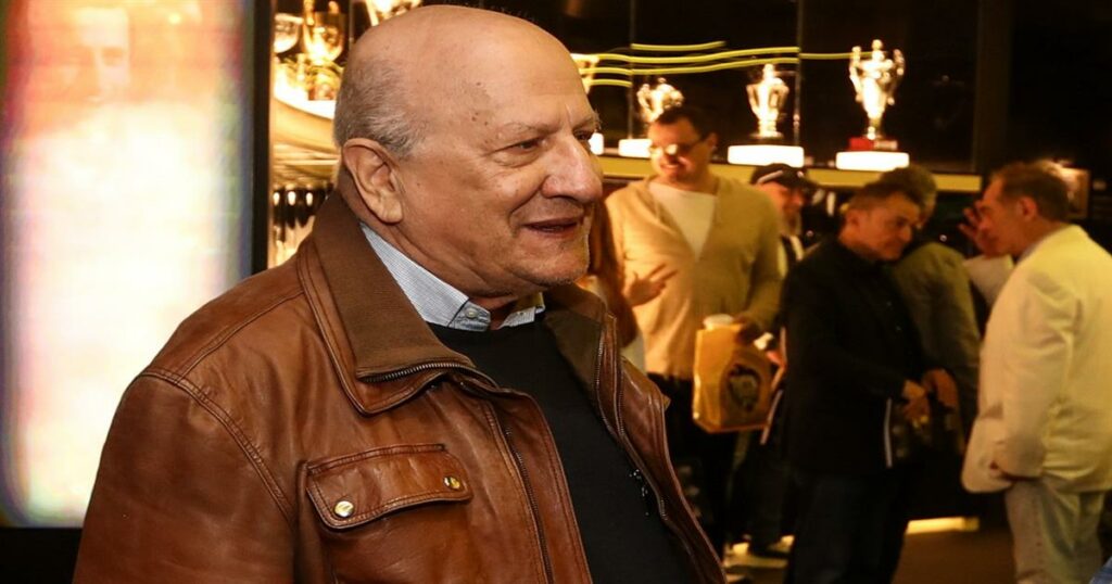 Κρίσιμες ώρες για τον Αντώνη Πανούτσο – Ο υψηλός πυρετός από τον ιό του Δυτικού Νείλου και η διάγνωση που τον οδήγησε στη ΜΕΘ
