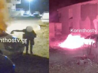 Εξοργιστικό: Η στιγμή που άγνωστος βάζει φωτιά σε παρκαρισμένα αυτοκίνητα κοντά σε πολυκατοικίες (video)