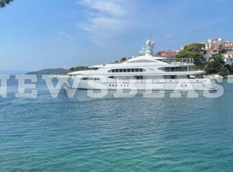 Στη Σκιάθο για πρώτη φορά το 60μετρο superyacht «Vive La Vie» του Ελβετού δισεκατομμυριούχου Willy Michel