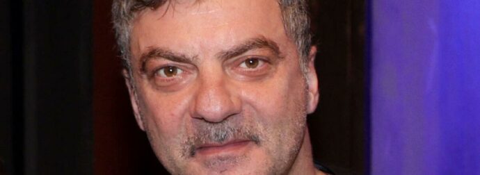 Στάθης Μαντζώρος: «Έχει συνέλθει 13 μήνες μετά το βαρύ εγκεφαλικό, αναγνωρίζει, κινεί χέρια», είπε ο Μιχάλης Αεράκης – Οικονομική στήριξη χρειάζεται η οικογένεια