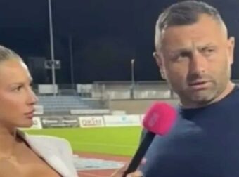 Προπονητής στην Τσεχία έγινε viral για τη «μάχη» να μην ρίξει ούτε βλέμμα στο ντεκολτέ δημοσιογράφου: «Απόλυτος σεβασμός για τον αυτοέλεγχο» του γράφουν