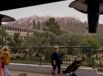 Αφρικανική σκόνη: Όσοι ανήκουν σε ομάδες υψηλού κινδύνου ίσως χρειαστεί να αλλάξουν τα φάρμακά τους