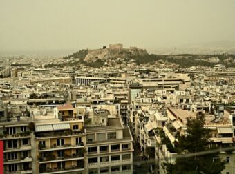 Αφρικανική σκόνη: Σχεδόν οκταπλάσια συγκέντρωση στην ατμόσφαιρα συγκριτικά με τη χθεσινή μέρα