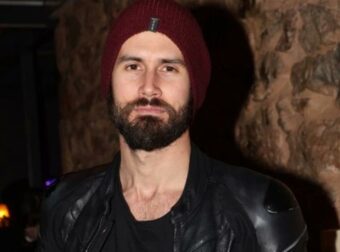 Αναστάσης Ροϊλός: Άλλος άνθρωπος για τις ανάγκες ρόλου! Έγινε ξανθός και έκοψε τα μούσια του!
