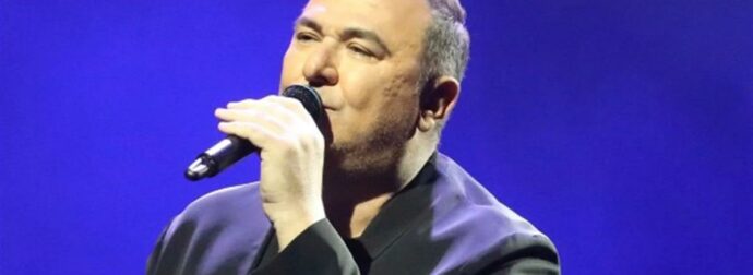 Αντώνης Ρέμος: Ζήτησε συγγνώμη από τους Αλβανούς σε συναυλία του στα Τίρανα – «Η Ελλάδα σας πλήγωσε» (Βίντεο)