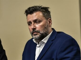 «Θύελλα» για την υπόθεση Καλλιάνου: Διαψεύδει ο γιατρός του πατέρα του για το φακελάκι – «Πυρά» του ΣΥΡΙΖΑ εναντίον κυβέρνησης και Γεωργιάδη