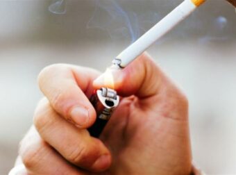 Τέλος το κάπνισμα και σε εξωτερικούς χώρους: Απαγορεύεται να καπνίσεις δίπλα στον άλλον αν δεν έχεις 5μ. απόσταση