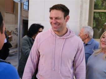 Στέφανος Κασσελάκης: «Είμαι και ηγέτης, είμαι και για μπύρες» – Οι σκέψεις του για τη θρησκεία και την οικογένειά του στο μέλλον