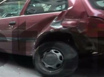 Κυψέλη: Μεθυσμένος οδηγός χτύπησε δεκάδες σταθμευμένα αυτοκίνητα – Το τζιπ ακινητοποιήθηκε μόλις έσκασαν τα λάστιχα