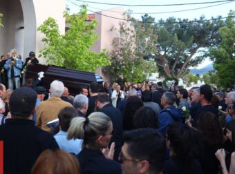 Αντώνης Τουρκογιώργης: Σε κλίμα συγκίνησης το τελευταίο αντίο στον σπουδαίο τραγουδιστή