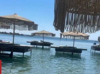Ρόδος: Το beach bar που σφραγίστηκε για τις πλωτές ξαπλώστρες καλεί σε πάρτι παρά το λουκέτο
