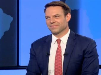 Στέφανος Κασσελάκης: «Για πρώτη φορά αρχηγός κόμματος παραδέχεται την παρατυπία του» – Ηχηρή απάντηση από την κυβέρνηση (video)